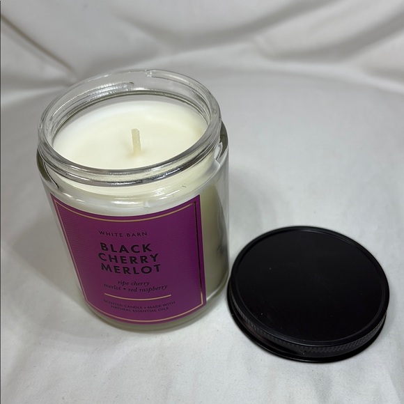 White Barn Black Cherry Merlot Scented Candle - Picture 3 of 3